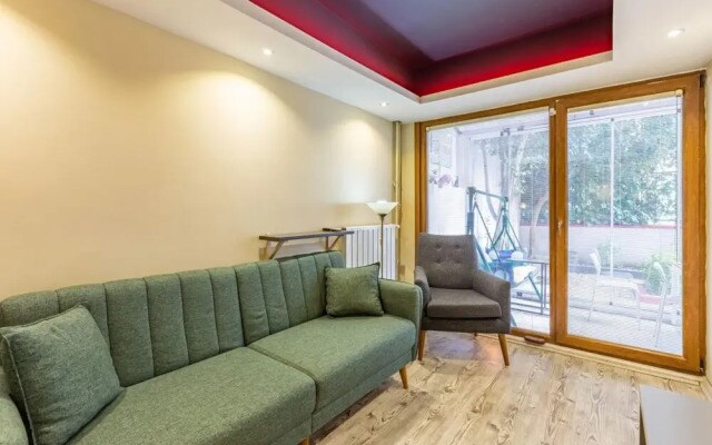 Stylish and Central Flat with Backyard in Sisli