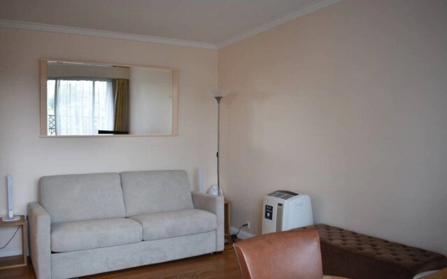 Studio In Paris 16th With Balcony