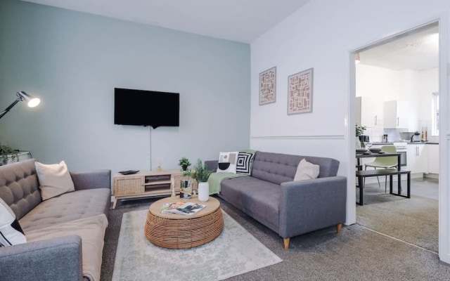 Spacious Home Ideal for Contractors Sleeps 7