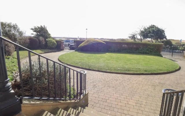 Ismay Billiard Room Apartment - Titanic Interest Beach View