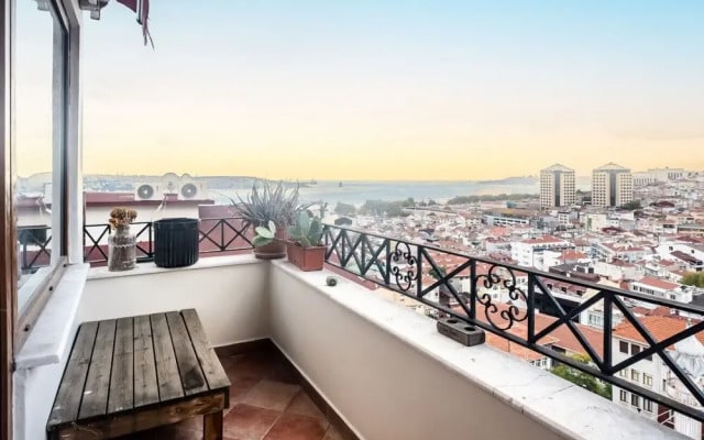 Apartment With Fascinating View in Besiktas