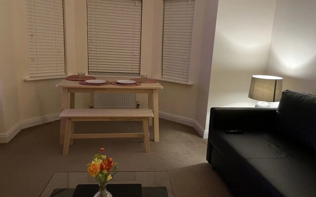 Royal Oak Apartment in Manchester Central Location