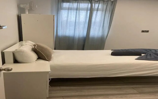 Apartment - Sleeps 2 - Acton Park & Stn Close