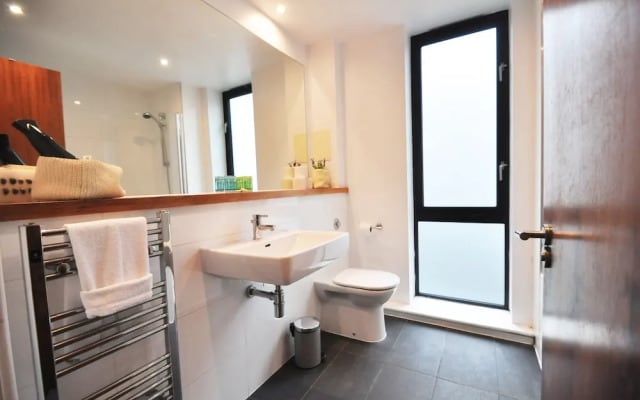 Modern Apartment in Old Street