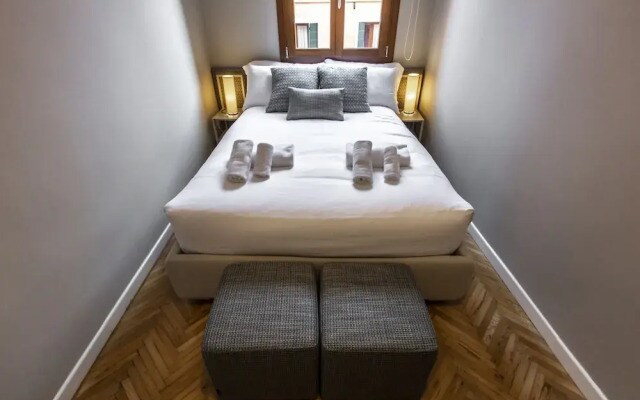 Charming Apartment on the Grand Canal