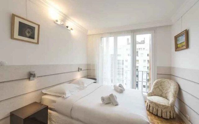 Apartment near Pont de Grenelle