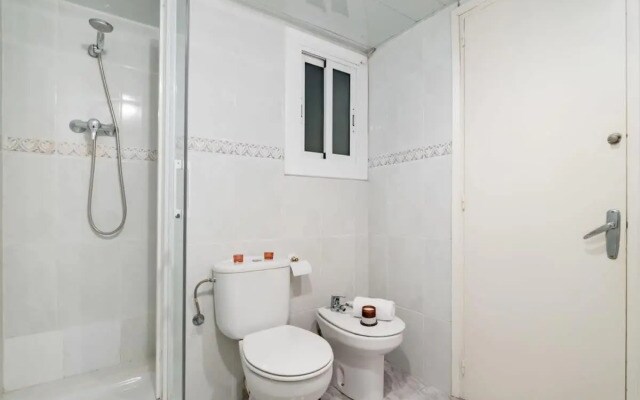 Sagrada Familia- Fantastic Bold Catalan 3 Bedroom Balcony