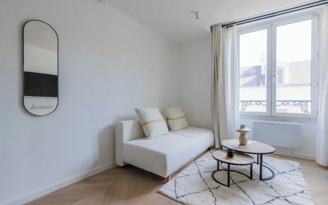 Renovated Studio rue du Roi de Sicile / Marais