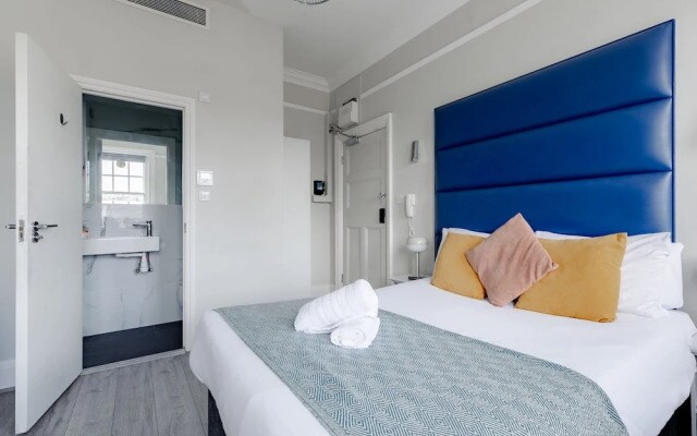 Apts in the Heart of High st Kensington