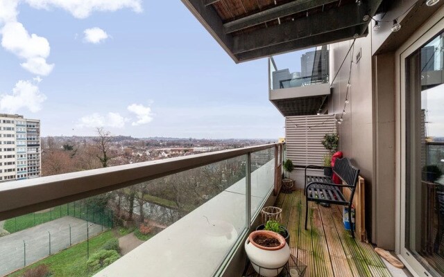 Beautiful Modern Apartment Centrally Located