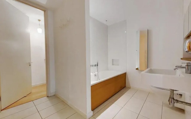 Apt - Sleeps 4 - Pets Ok - Roof Garden