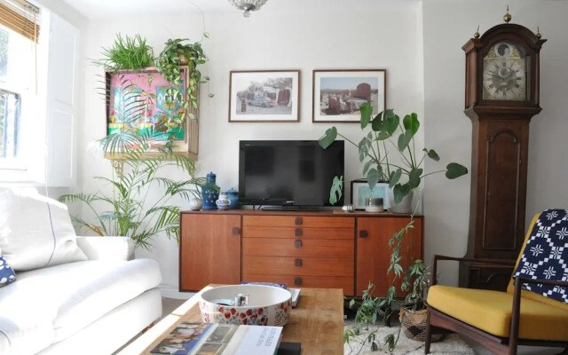 2 Bedroom Apartment With Garden in Hackney