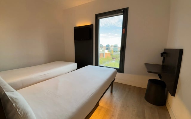 Отель Four Points Flex by Sheraton Madrid Atocha
