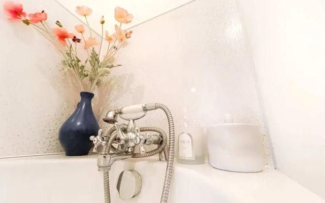 Tranquil Catford Retreat: Sleeps 4, With Garden