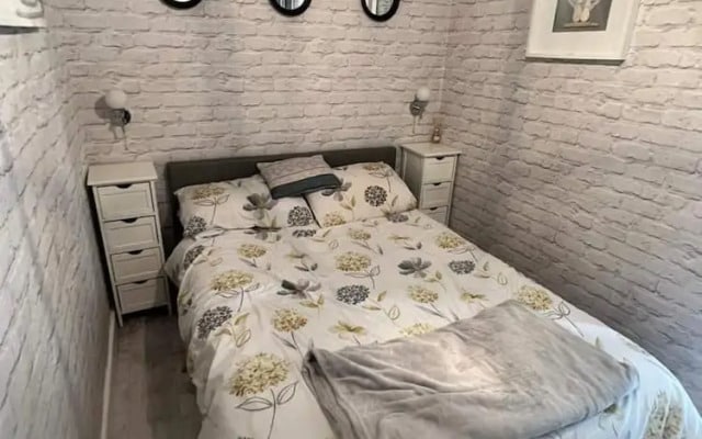 Stunning One Bed Modern & Contemporary Chalet