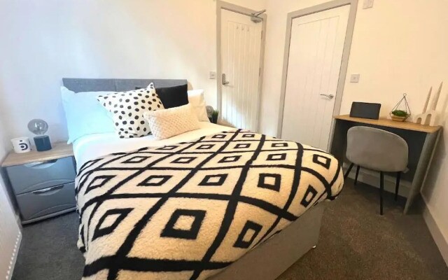 Darlington Suites by SA Stays