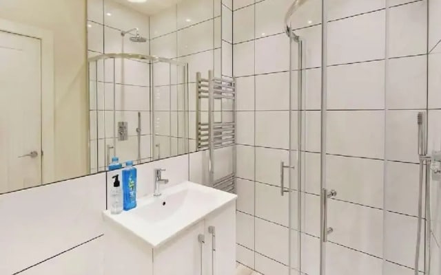 3-bed South Kensington Flat With Outdoor Terrace