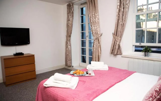 Apartment 2, Trafalgar Square (Second Floor)