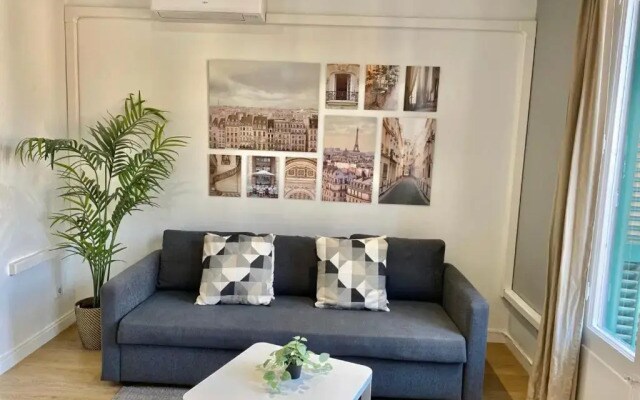 2 Bdr Eixample Apartment