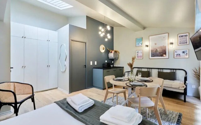 Charming Studio Center of Paris With AC