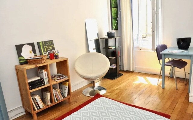 Bright Studio Near Paris