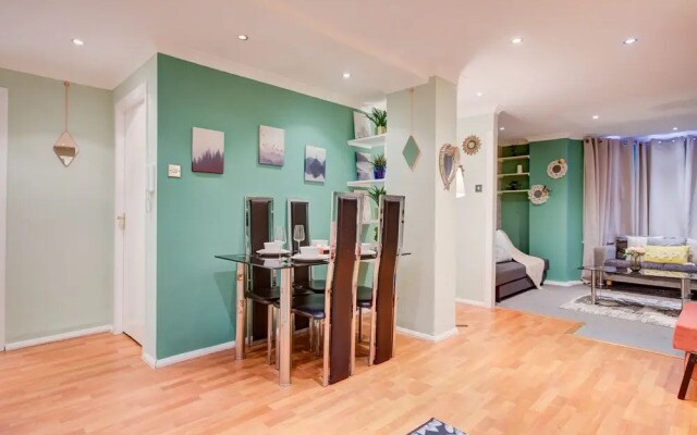 2-bedroom Private Independent Flat- Central London