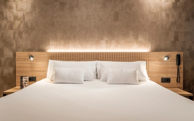 Отель Petit Palace Eixample