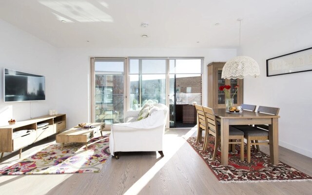 Stunning 1BR with Balcony in Zone 1!