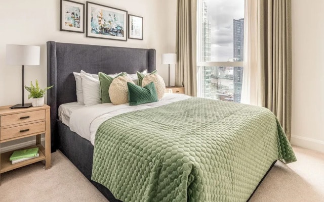 Luxury Canary Wharf Apartment with Parking