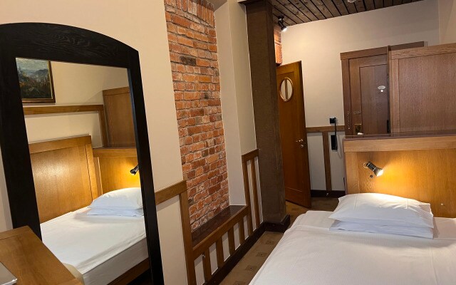 Отель Best Western Santakos