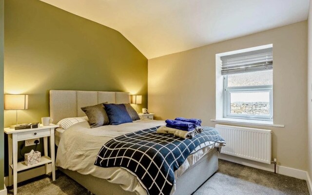 Pule Hill Ideally Located in the Centre of Marsden