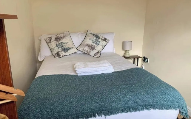 Spacious 4bed Home Near Woking Attractions&nature