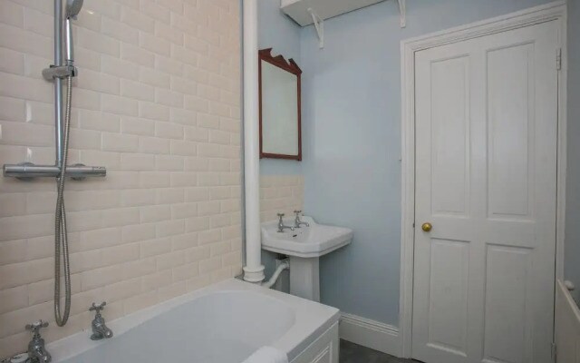 1 Bedroom Flat Close To Victoria Station