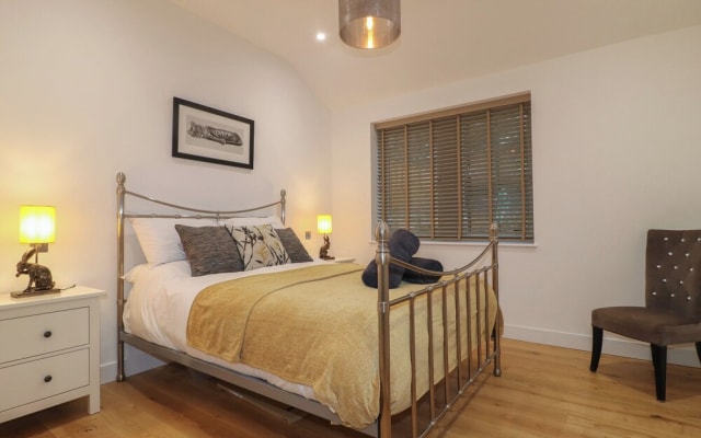 Oakwood Mews