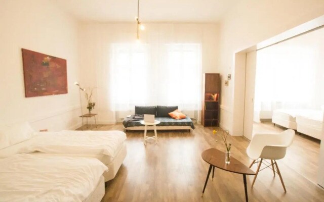 Central , 3 Rooms in Frankfurter Tor