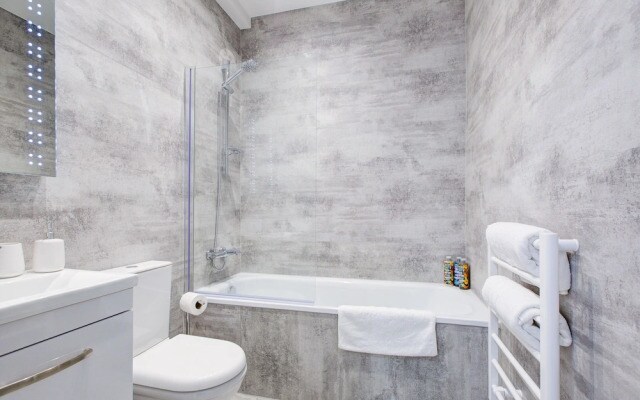 Beautiful 1-bed Apartment in Cheam, Sutton