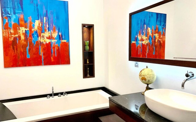 MONDRIAN Luxury Suites & Apartments Market Square IV
