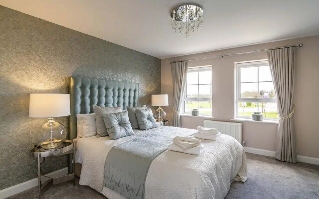 Spacious 4bed House in Derby with Garden