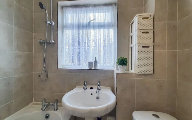 I Luv London Too! 1bed Stunnin Home Sleeps 3!