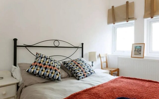 Designer 2 Bedroom Garden Flat in Peckham