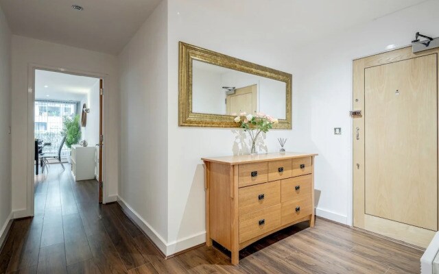 Royal Docks Guesthouse by LUXHABITAT