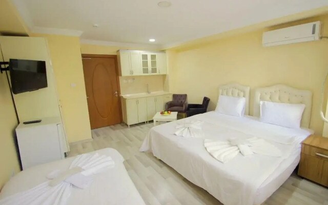 MAXi HOTEL