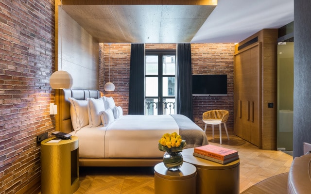 Monument Hotel