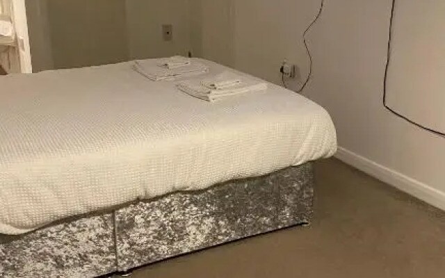 DealHouse F7- Apartments