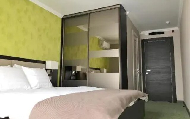 Mini-Hotel April