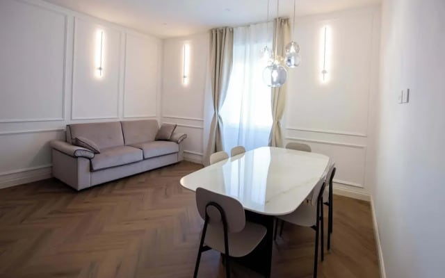 Colosseum Holidays - Luxury 3 Bedroom Apartment