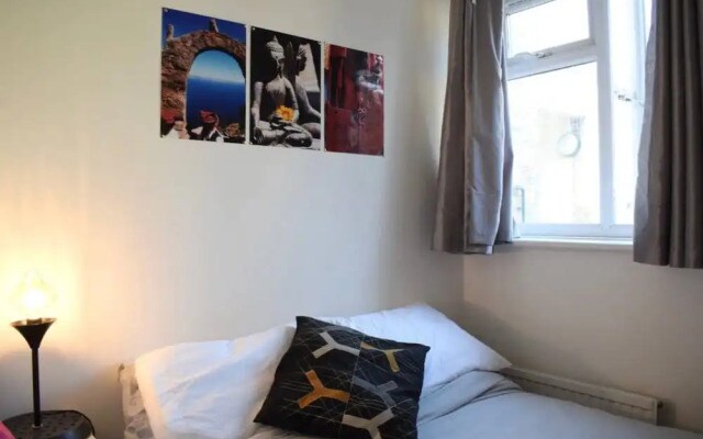 2 Bedrooms Apartment in Bethnal Green With City Views