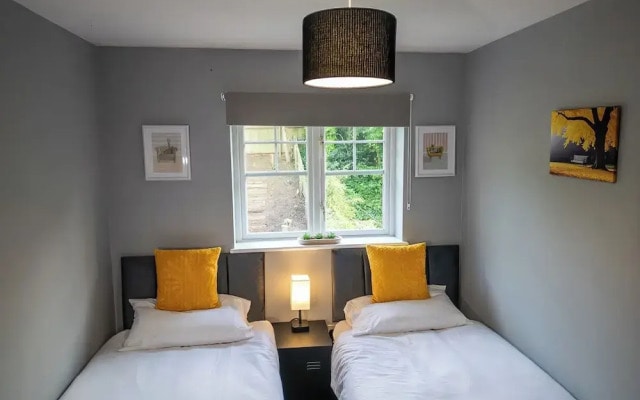 House Sleeps6-garden-petsok-parking-long Stay Disc