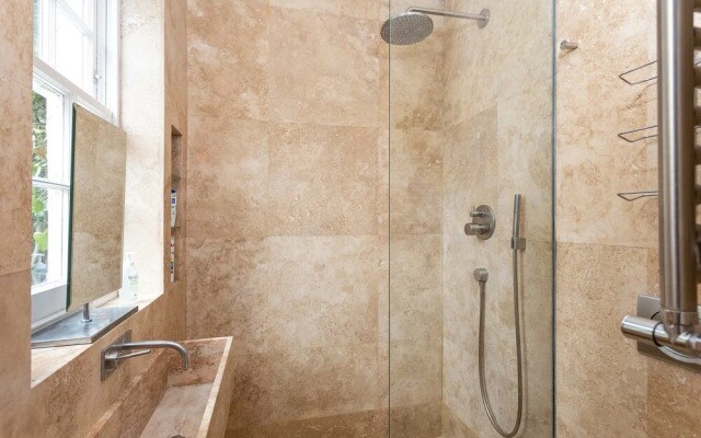 Townhouse Flat in Central London