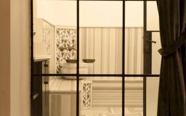 Flat With Turkish Hammam and Bar in Beyoglu